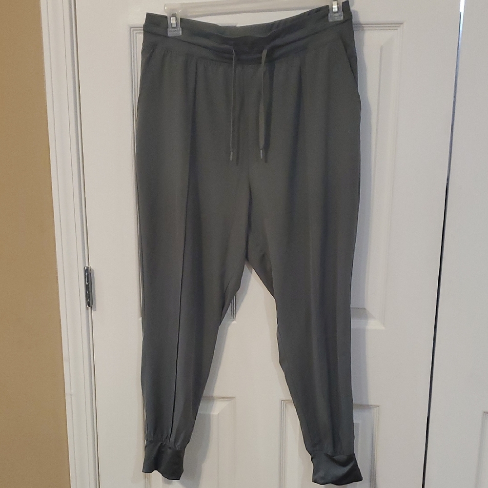LEG3ND Joggers Size Large